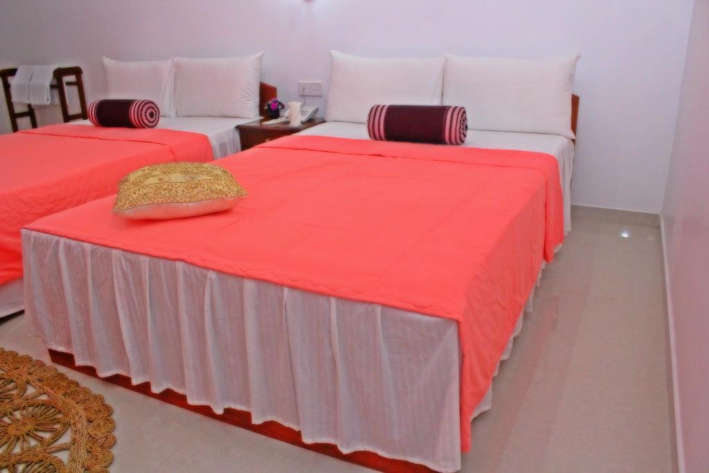 נוארה אליה Yoho Toppass Breeze Hotel חדר תמונה