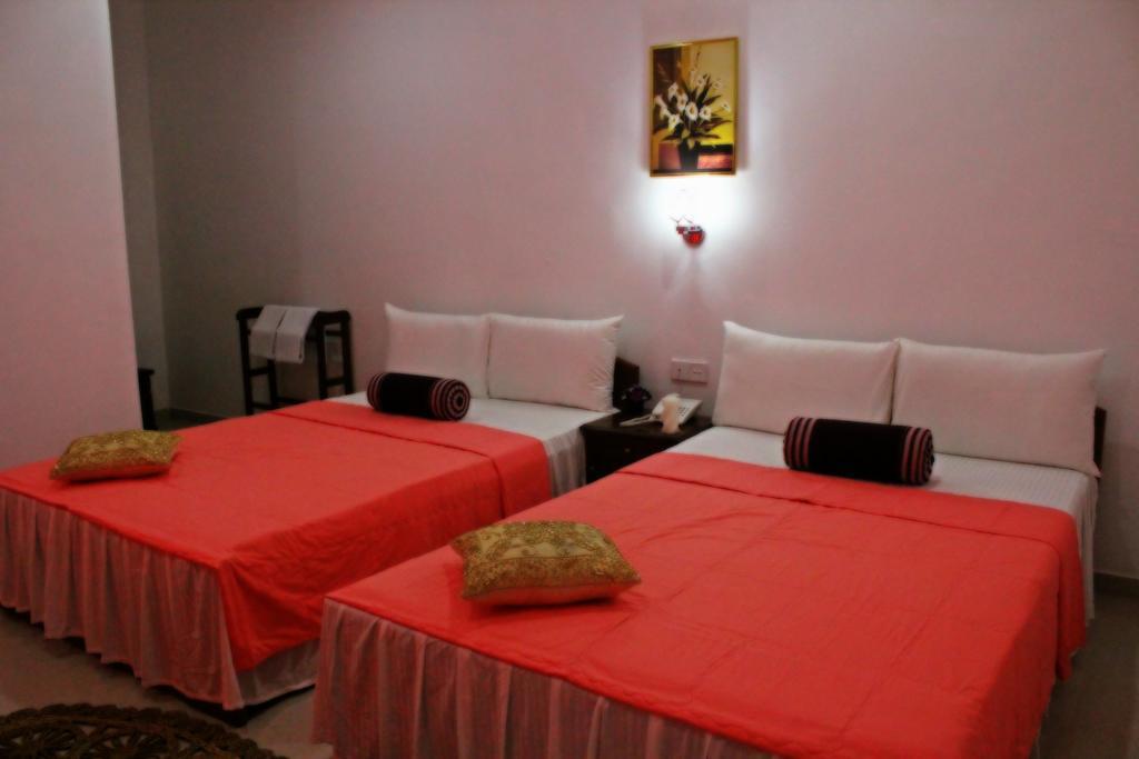 נוארה אליה Yoho Toppass Breeze Hotel חדר תמונה