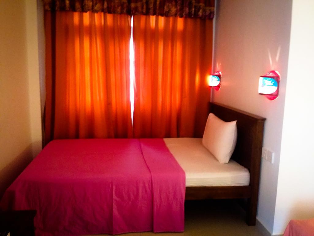 נוארה אליה Yoho Toppass Breeze Hotel מראה חיצוני תמונה