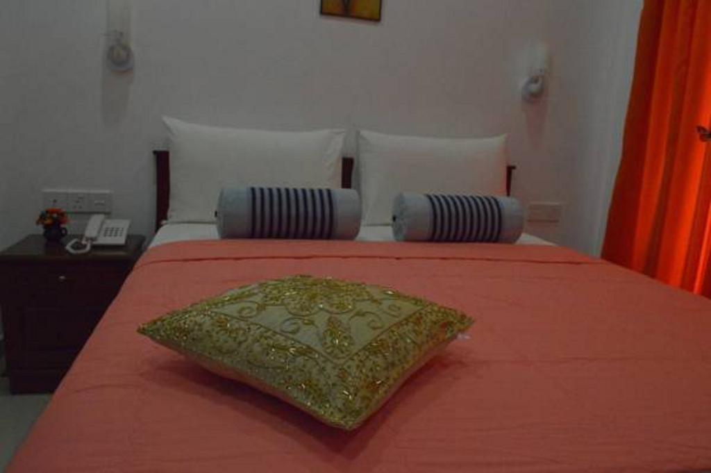 נוארה אליה Yoho Toppass Breeze Hotel מראה חיצוני תמונה