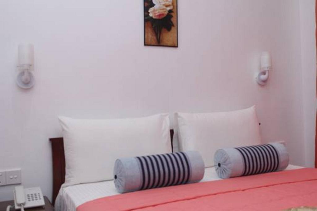 נוארה אליה Yoho Toppass Breeze Hotel מראה חיצוני תמונה